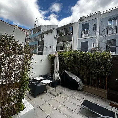 One Bedroom Sunny With Two Bathrooms And Big Garden Lisboa