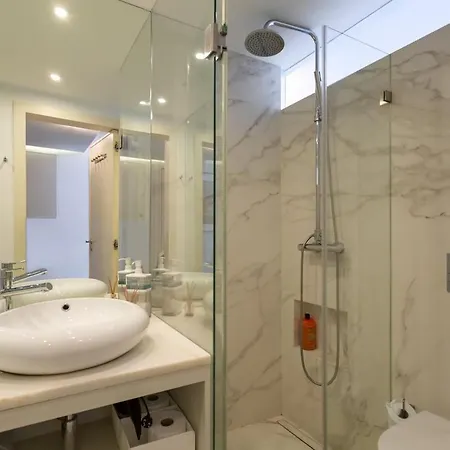 One Bedroom Sunny With Two Bathrooms And Big Garden * Lisboa