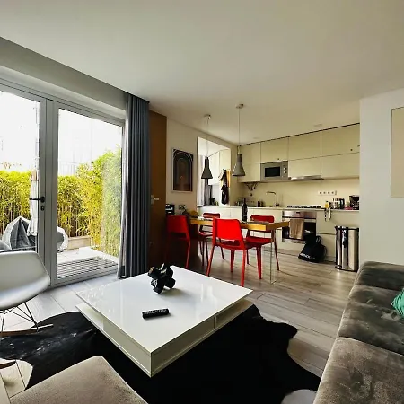 Daire One Bedroom Sunny With Two Bathrooms And Big Garden