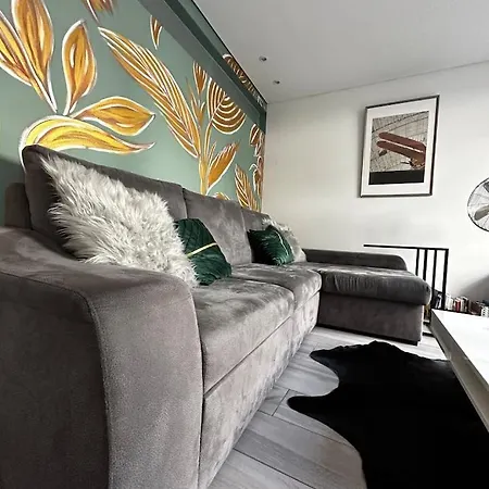 One Bedroom Sunny With Two Bathrooms And Big Garden Daire *
