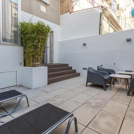 One Bedroom Sunny With Two Bathrooms And Big Garden * Lisboa